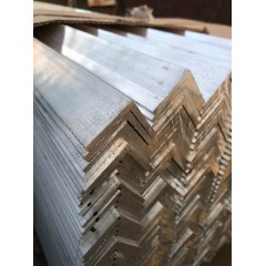 Алюминиевый уголок 70х70х6 L= 2м АД31Т1