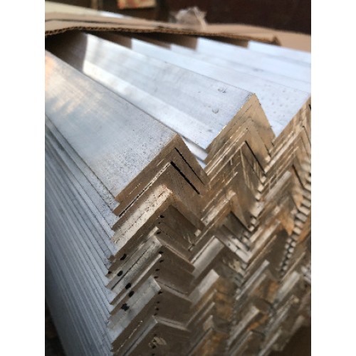 Алюминиевый уголок 80х40х4 L= 3м АД31Т1