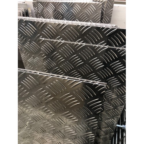 Лист алюминиевый рифленый АЛМАЗ АМг2Н2Р 2х1500х3000